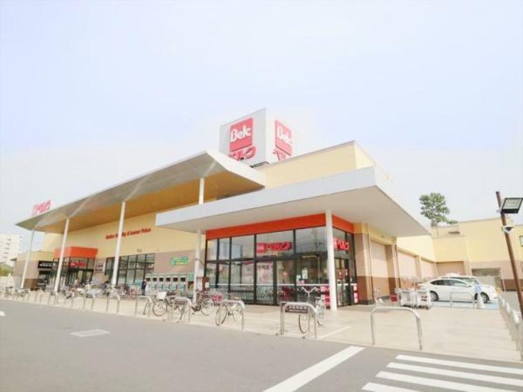 スーパー ベルク狭山入間川店 【ベルク狭山入間川店】営業時間:9:00-0:00 食料品や日用品を販売するスーパーです。駐車場も大きく駅からも近い便利なスーパーです。