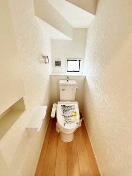トイレ 1階と2階にそれぞれございますので、朝のバタバタする時間帯にも混み合うことなく快適にお使いいただけます