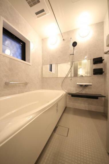浴室 ■くつろぎの1坪浴室、浴室換気乾燥機＆追焚き機能付き