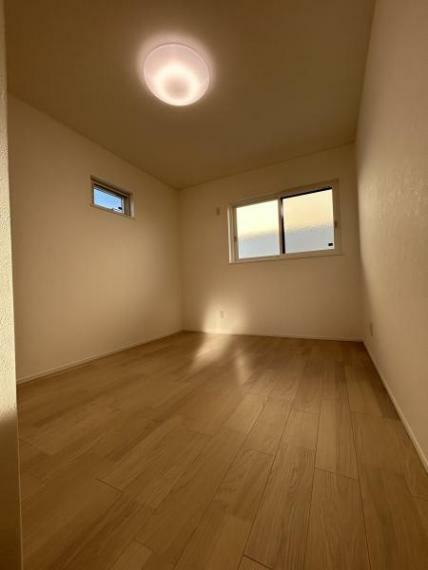 【洋室】全洋室にクローゼットを完備。居室空間を最大限に使えるゆとりの快適スペースを実現。