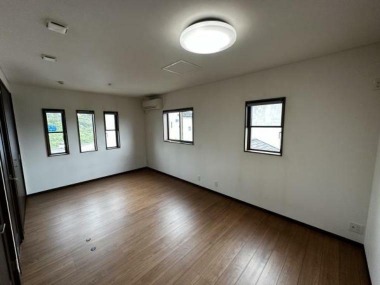 【洋室】5.2帖＋5.2帖の洋室は、1部屋の大空間として使用可能です。