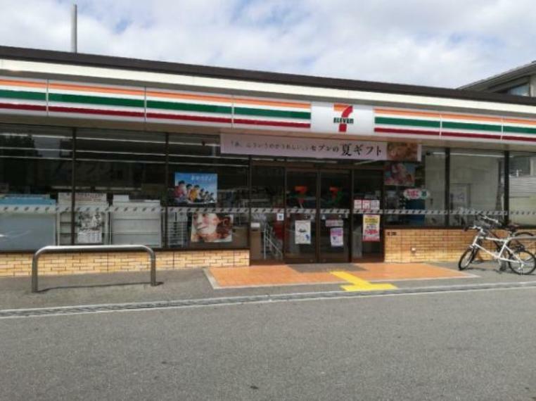 コンビニ ゼブンイレブン　吹田山田北店