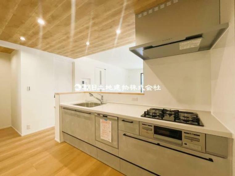キッチン 主要設備はデザインと機能性にだわったグレードの高い仕様を採用しています。