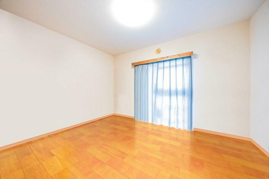 室内（こちらの画像はCGにより家具等の削除、床・壁紙等を加工した空室イメージです。）