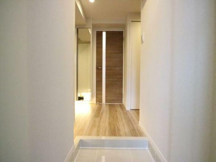 玄関スペースは実用性ももちろんですがその家の第一印象をよくしてくれるデザイン性も重要です。