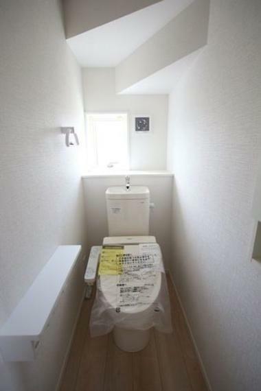 トイレ 1・2階共に温水洗浄便座を完備しました（同仕様）