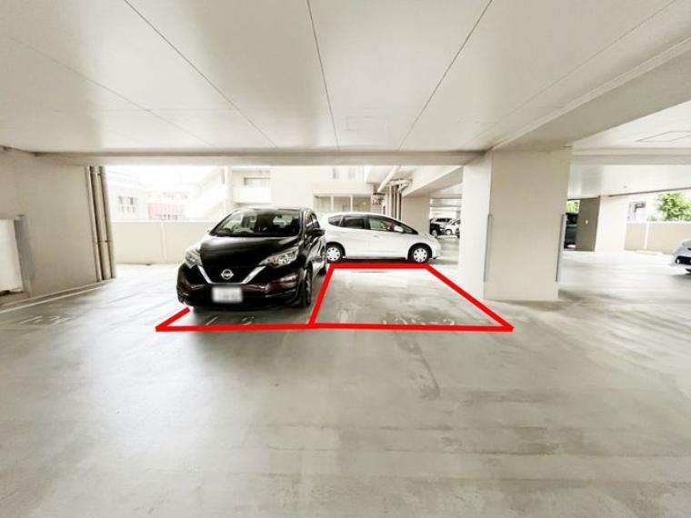 並列屋根付平置駐車場2台可能