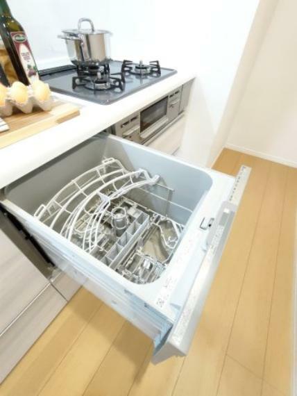 ・キッチン 　後片付けが楽になる食器洗浄乾燥機付き！環境にも手荒れにも優しい、嬉しい設備です。