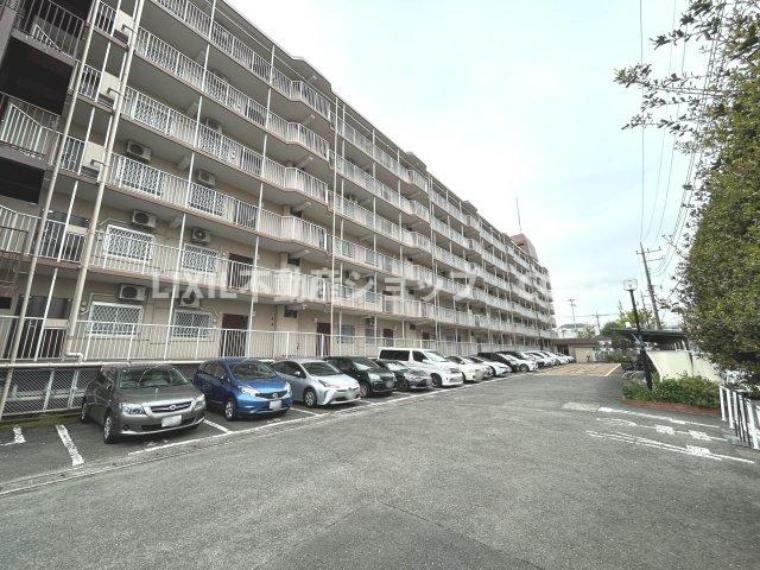 敷地内駐車場 利用方法や利用料、空き状況に関してはお調べしますので、気軽にお問合せ下さい。