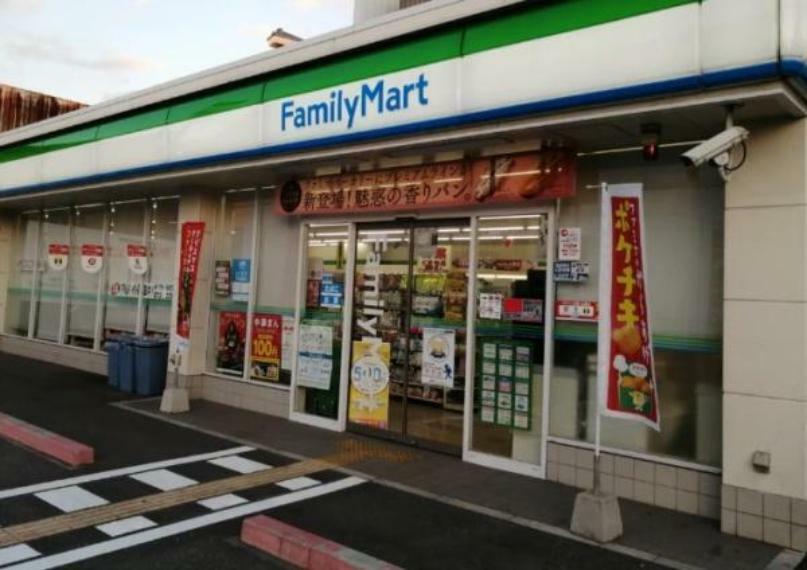 コンビニ ファミリーマート堺草部店