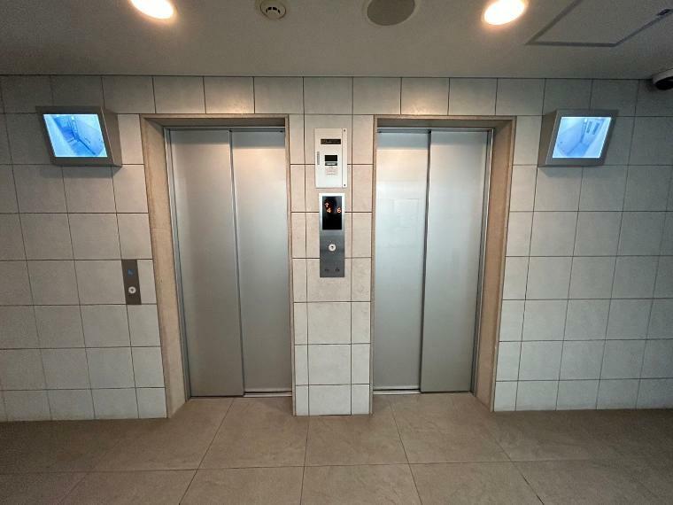モニター付エレベーター2基。