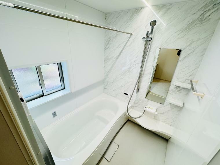 キッチン スライド式シャワーホルダー・足を伸ばせる広々浴槽で毎日リラックス！