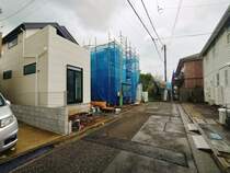 周辺は住宅が建ち並ぶ閑静な住宅街です。