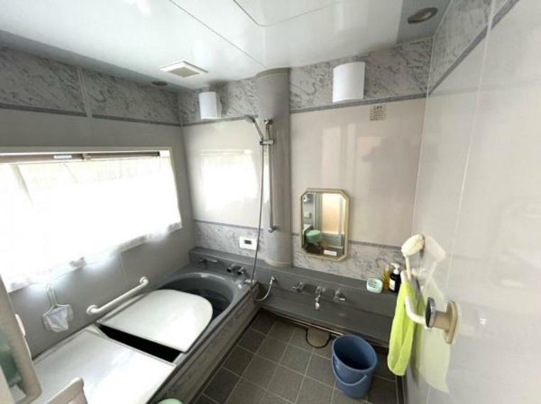浴室 【リフォーム中】ユニットバスのお写真です。これからクリーニングを行っていきます。