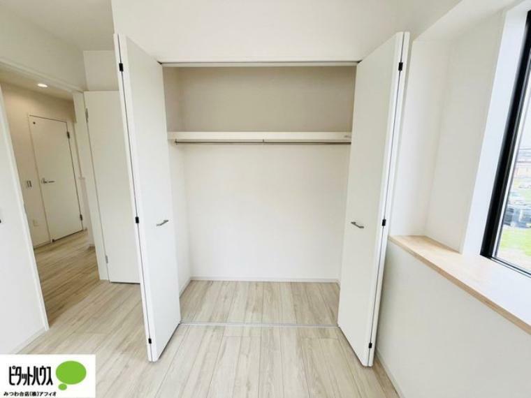 収納スペースが豊富でお部屋を広く使えます。