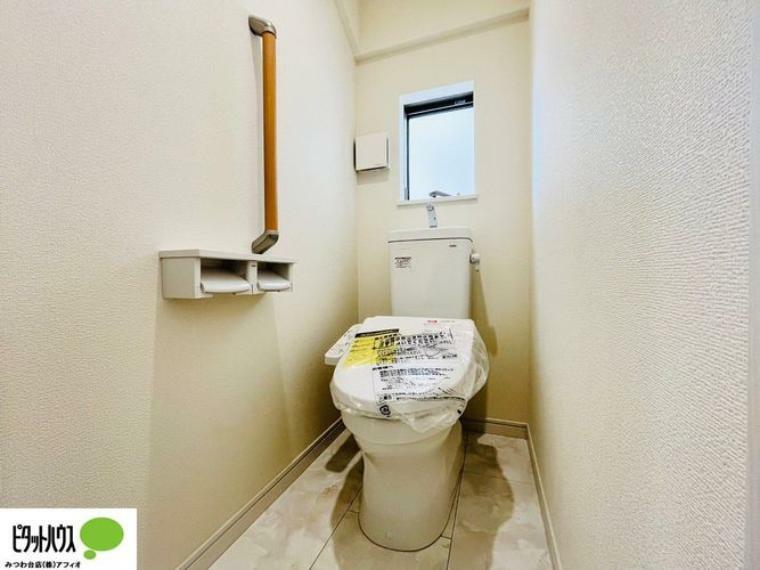 同仕様写真（内観） 施工例写真:1・2階ウォシュレットトイレ完備。