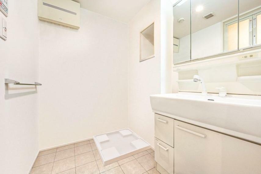 洗面室　※画像はCGにより家具等の削除、床・壁紙等を加工した空室イメージです。
