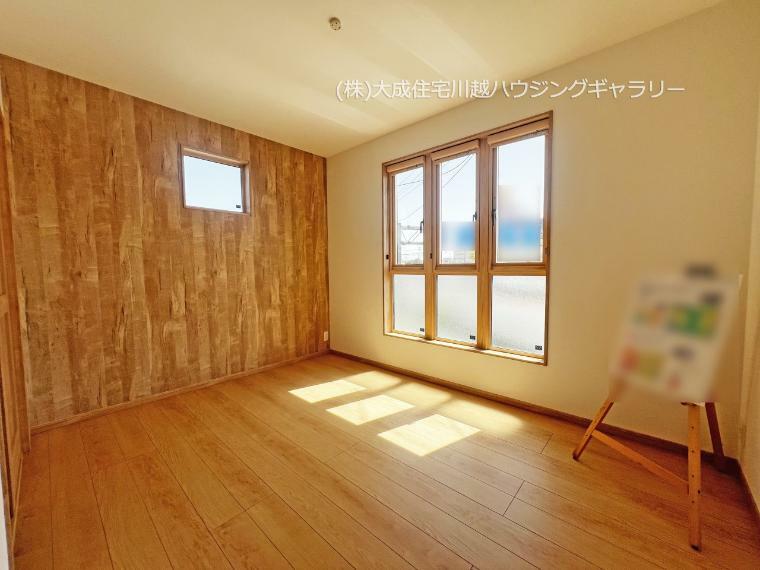 寝室 2階洋室6.7帖です。南西側から日差しを取り込める採光良好な居室です＾＾　現地写真2024.4.15撮影