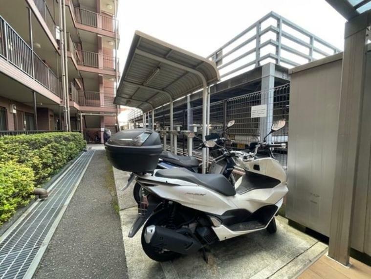 駐輪場 敷地内バイク置場。