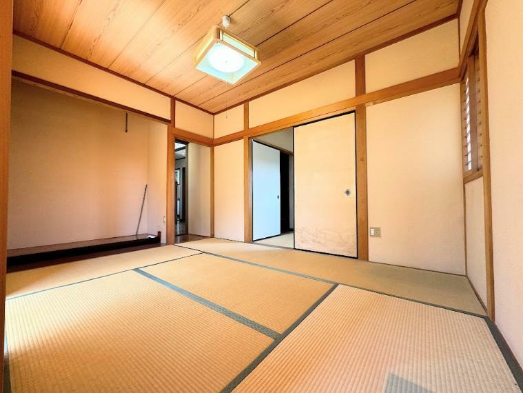 和室 ゆっくりとお休み頂ける和室もご用意。ベッドとは違う日本の情緒が感じられる造りです。