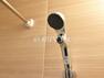 3号棟　スイッチ付シャワーヘッド　【東大和市奈良橋3丁目】  浴室のシャワーは手元で止水ができるスイッチ付シャワーヘッドにより、さらに節水効果がアップします。　