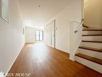 リビング・リビングイン階段を採用していますので、ご家族の帰宅時の様子を確認できます。子育てに配慮された設計です。
