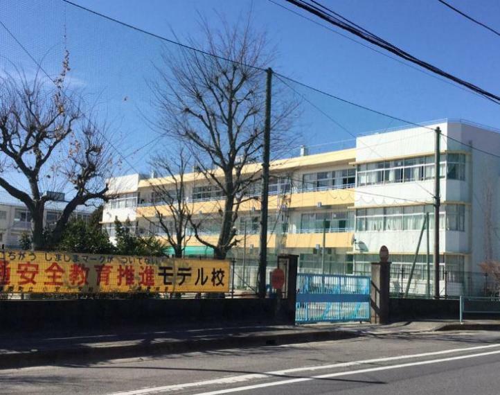 小学校 【小学校】伊奈町立小室小学校まで643m