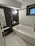 浴室 湿気の籠りやすい浴室には、嬉しい窓が備わっております。 また、浴室乾燥暖房機にはミスト機能も搭載されております。
