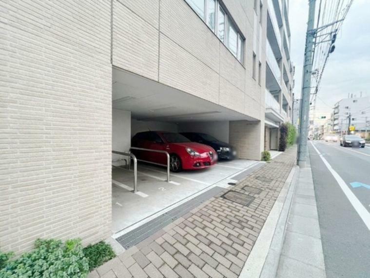 駐車場 お車をお持ちの方に駐車スペースを確保しました。駐車可能な車種や空き状況は管理会社にご確認ください。