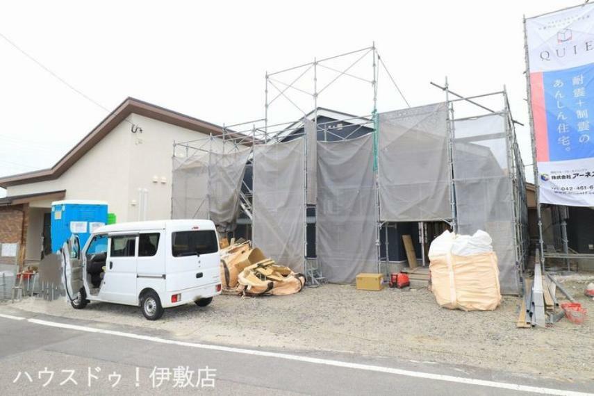 現況写真 【外観写真】・人気の平屋建て・駐車場普通車並列4台可能！