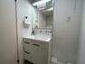 洗面化粧台 3面鏡ミラーキャビネット　フロアタイル貼替　防水パン設置