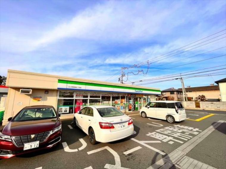 コンビニ ファミリーマート　ふじみ野新駒林二丁目店 24時間営業のコンビニエンスストア