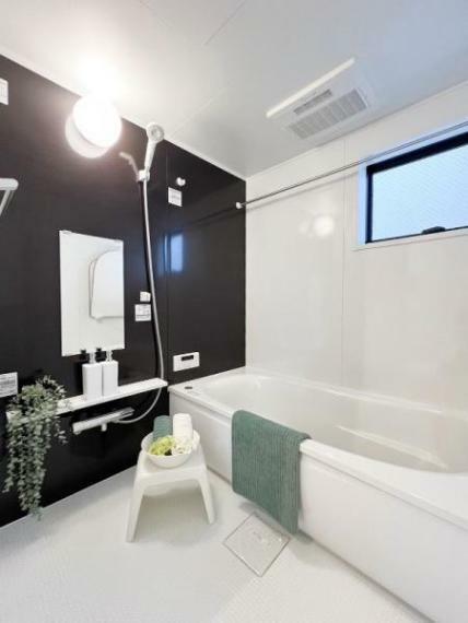浴室 節水上手な半身浴型バス！保温機能も充実。