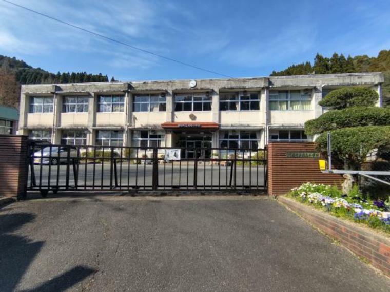 小学校 滝尾小学校まで2700m