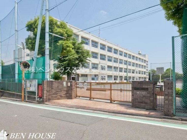 横浜市立日限山小学校 徒歩6分。教育施設が近くに整った、子育て世帯も安心の住環境です。（約450m）