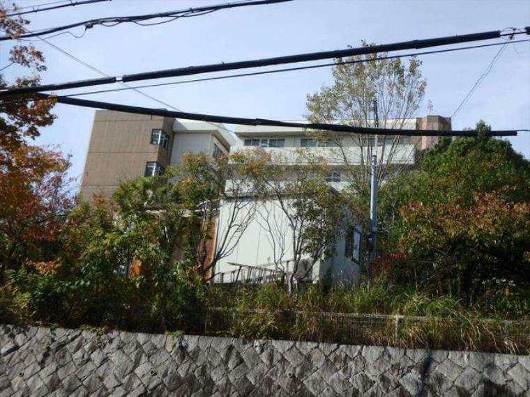 病院 地方独立行政法人神戸市民病院機構神戸市立西神戸医療センター 徒歩33分。