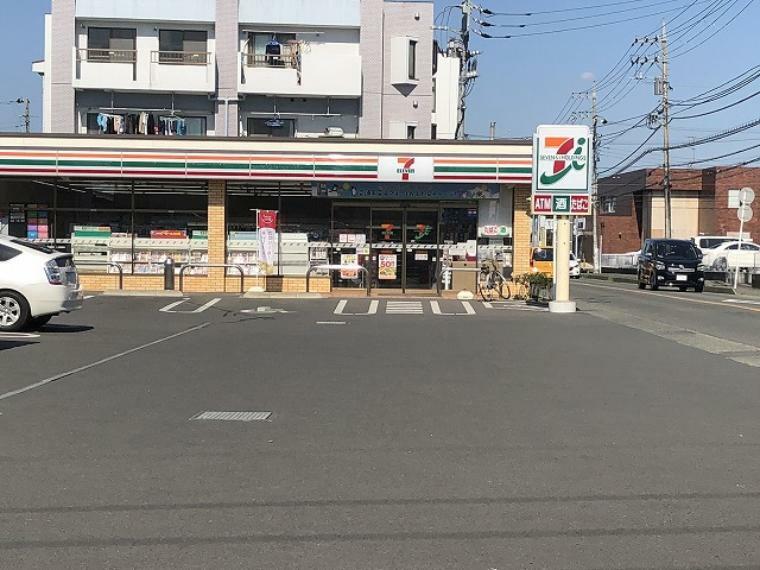 コンビニ 【コンビニエンスストア】セブンイレブン 平塚横内店まで309m