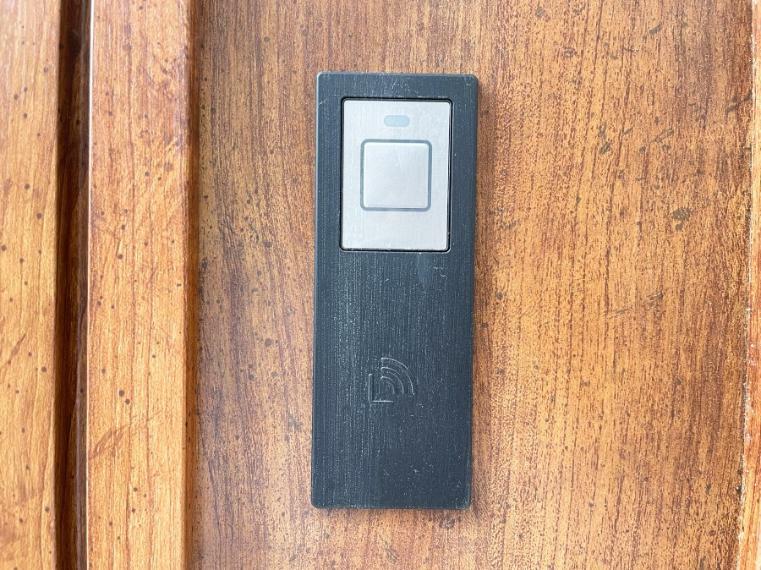 玄関 スマートに開錠できるカードキー採用です