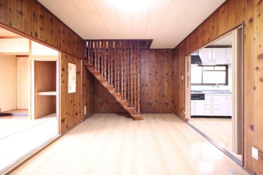 1階洋室DK、和室と続き間にすると約16.5畳の伸びやかな広々空間へ