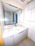 洗面化粧台 ホワイトを基調にまとめたパウダールームはホテルのような上質な気品あふれる空間を創造しております。