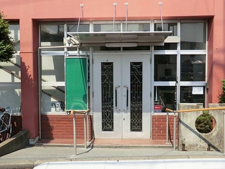 幼稚園・保育園 横浜愛隣幼稚園 キリスト教精神に基づいた保育・遊びを通して、子どもたちが互いに「育ち合う」機会をとても大切にしています。