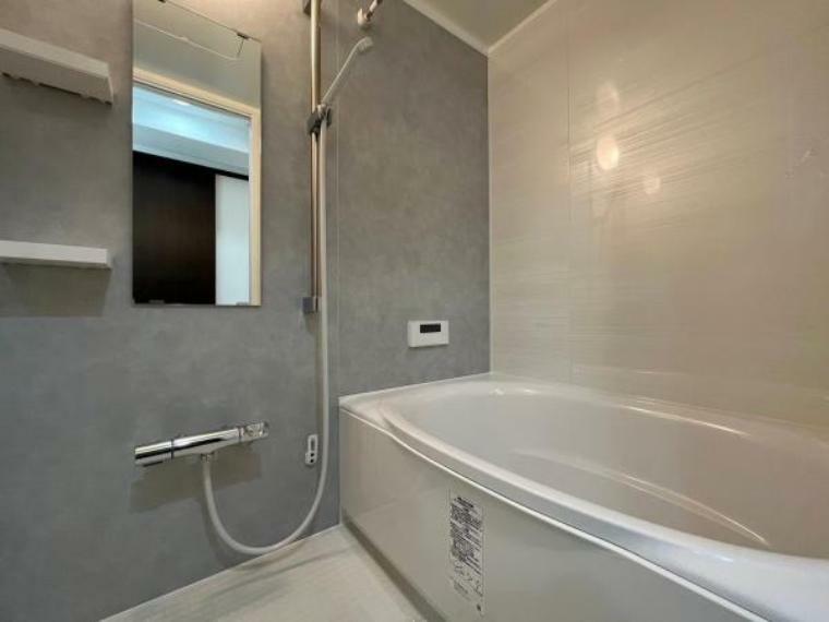 浴室 【浴室】新調済のバスルーム。 冬や雨の日のお洗濯にもうれしい浴室暖房乾燥機つきです！