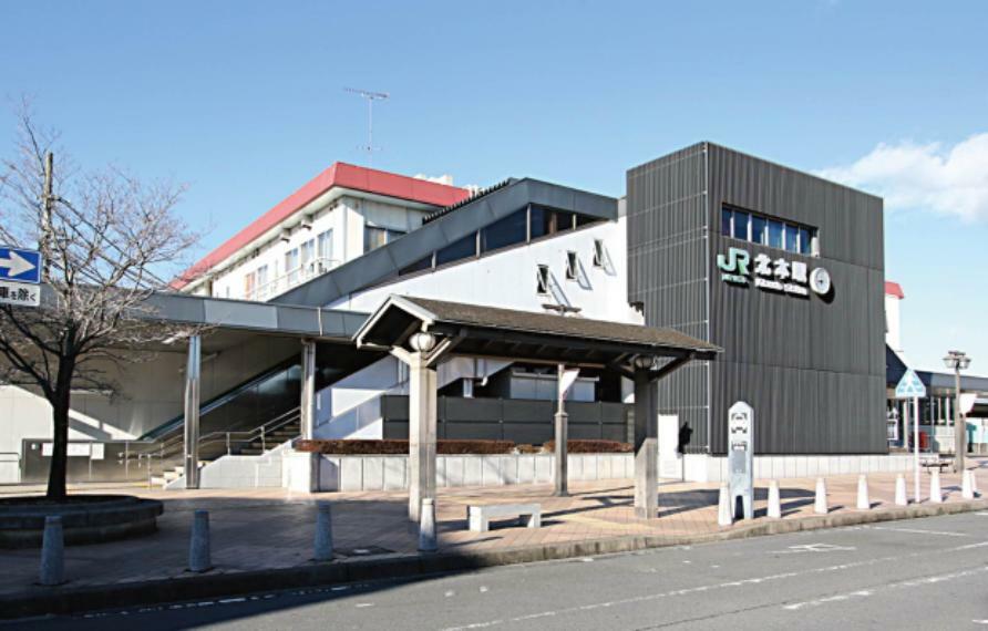 現地から1750m～1790m。　JR高崎線「北本」駅　特別快速と特急あかぎが停車するので、都心への通勤通学やショッピングにも便利な駅です。