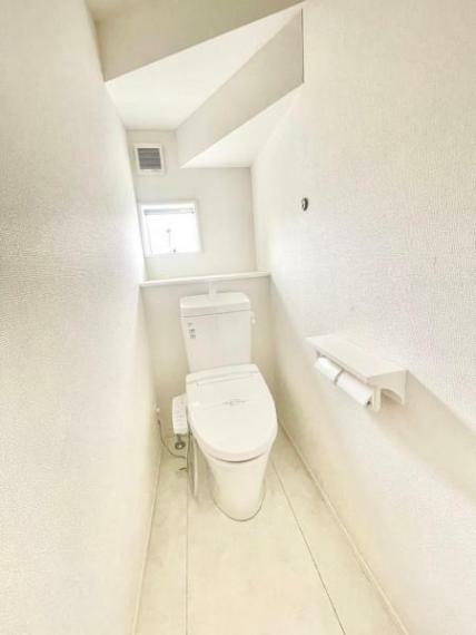 トイレ お手洗いは階段下スペースを有効活用しています。