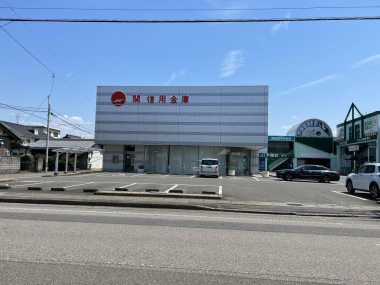 銀行・ATM 関信用金庫 桜ケ丘支店まで約2480m（徒歩31分）