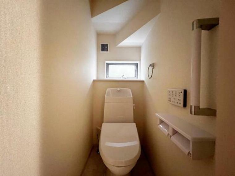トイレ 快適にお使いいただける温水洗浄便座付トイレです。