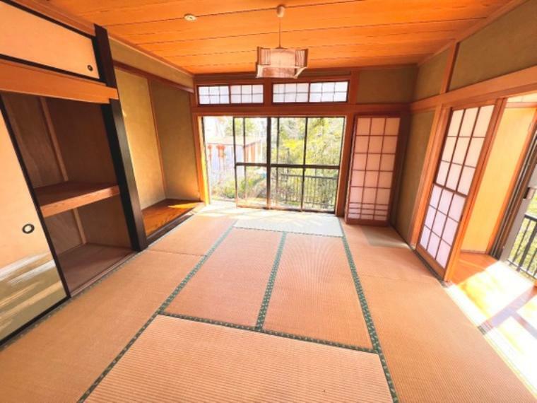 和室 畳のお部屋は寛げる空間ですね。