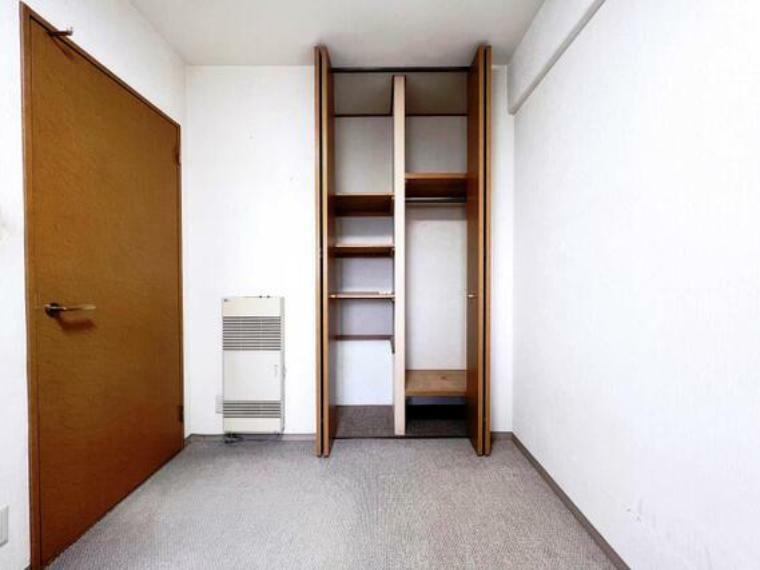 収納付きのお部屋は、室内スペースを広く使えますね。