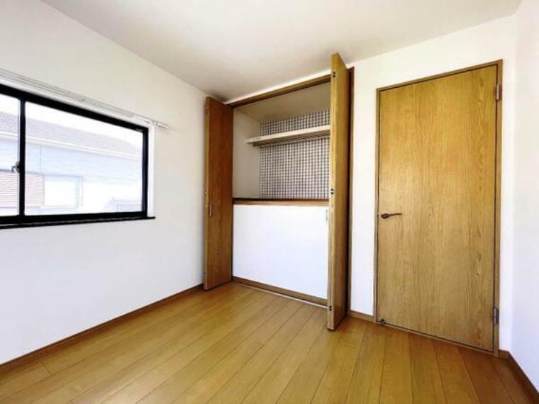 洋室 収納付きのお部屋は、室内スペースを広く使えます。