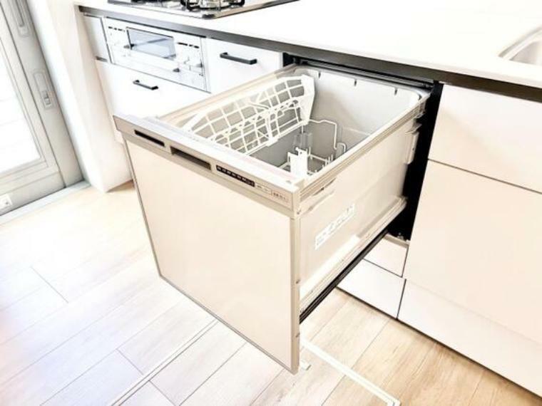 キッチン 食洗機完備で、食事のあとも家族団らんの時間をゆっくり過ごせますね。